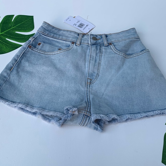 🔥ROXY Kissing The Swell Denim Shorts🔥 - Picture 4 of 10
